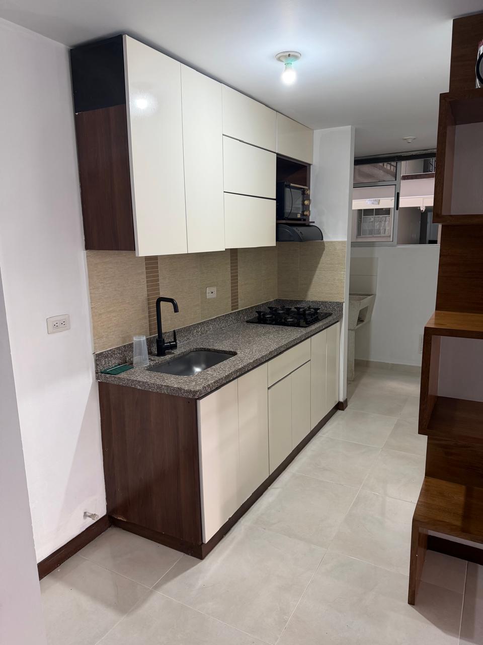 305072220260425051534 SE VENDE APARTAMENTO AV SUR, CORALES 3 ALCOBAS