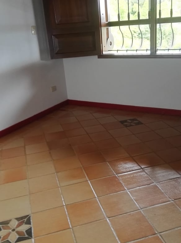 SE VENDE HERMOSA FINCA DE RECREO VIA A ARMENIA