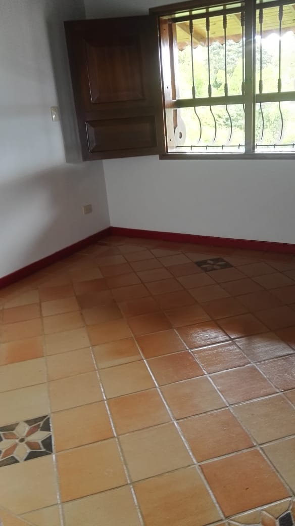SE VENDE HERMOSA FINCA DE RECREO VIA A ARMENIA