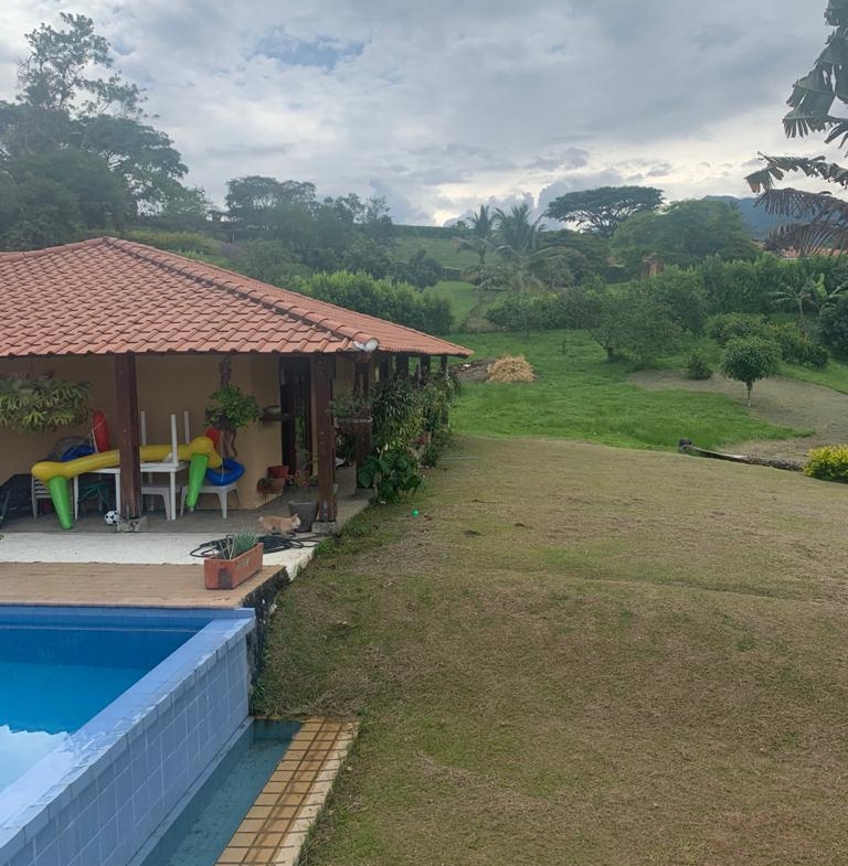 VENTA CASA CAMPESTRE EN VITERBO