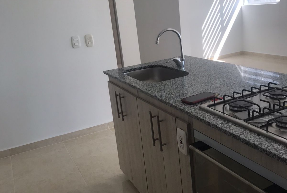 ARRIENDO APTO EN LA VIA CONDINA PALO VERDE PER