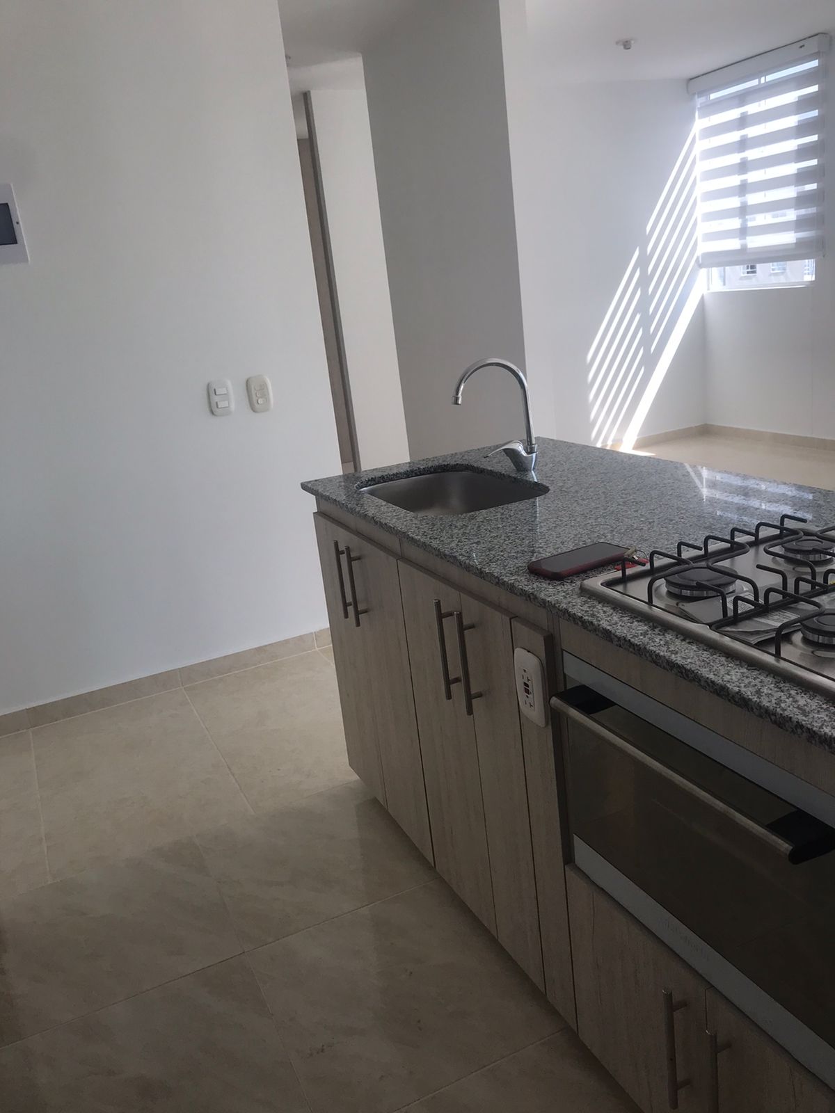ARRIENDO APTO EN LA VIA CONDINA PALO VERDE PER
