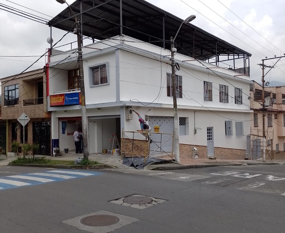VENDO CASA CON LOCALES CERCA AL CENTRO EN PEREIRA