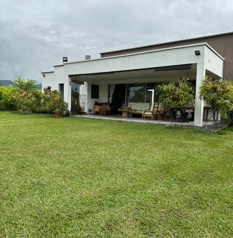 VENTA DE CASA CAMPESTRE EN COMBIA