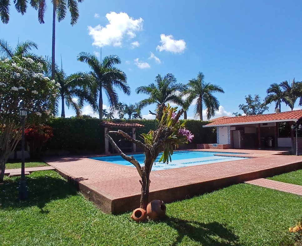 VENDO CASA CAMPESTRE VIA CERRITOS LA VIRGINIA