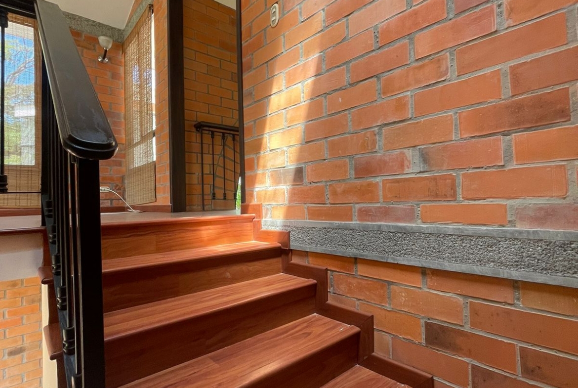 VENDO CASA EN BOMBAY DOSQUEBRADAS