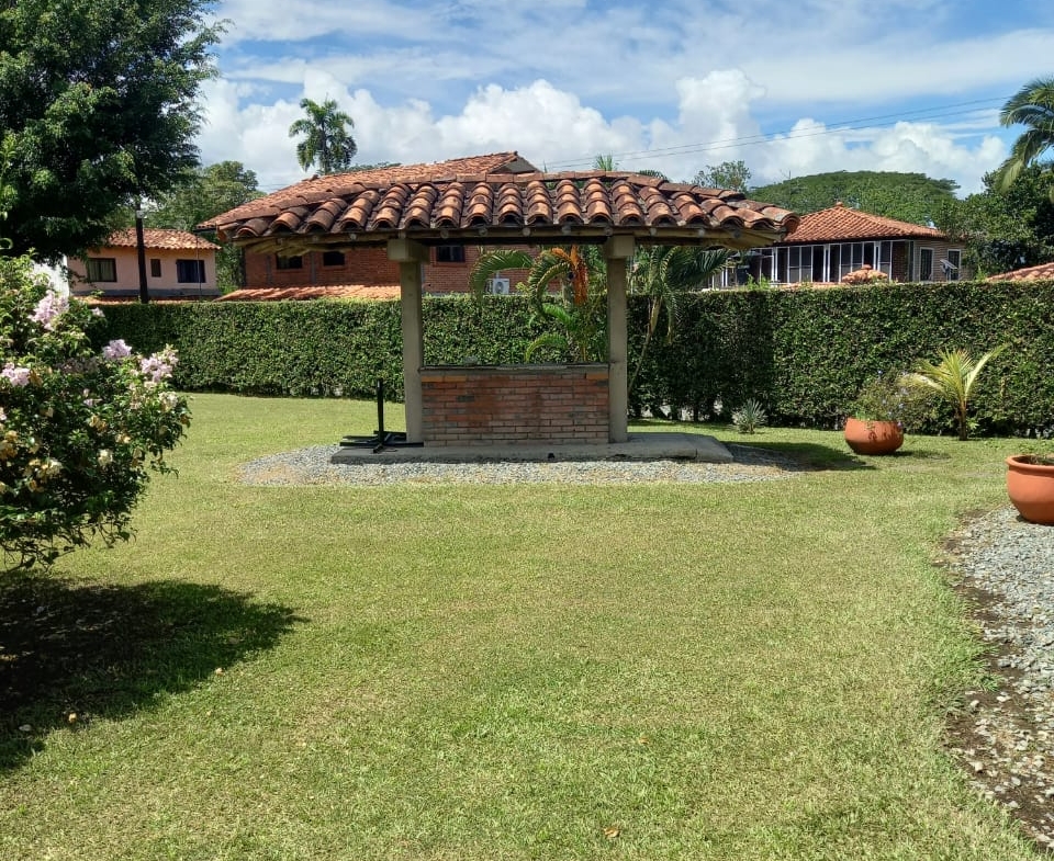 VENTA DE CABAÑA EN VITERBO CALDAS