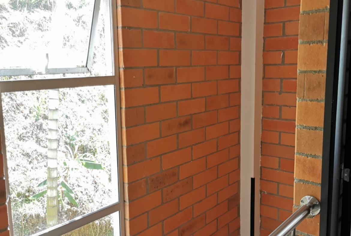 VENTA CASA DÚPLEX EN CONJUNTO CERRADO EN BELMONTE.