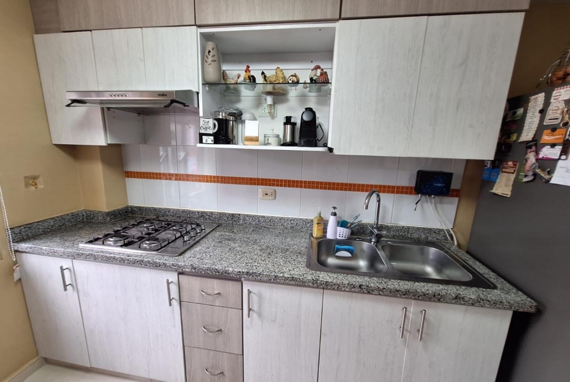 VENDO CASA EN AVENIDA SUR CONJUNTO CERRADO.