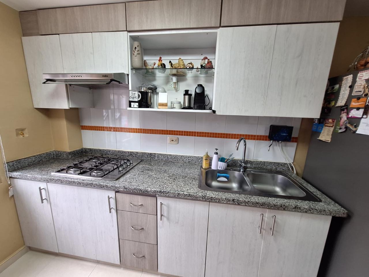 VENDO CASA EN AVENIDA SUR CONJUNTO CERRADO.