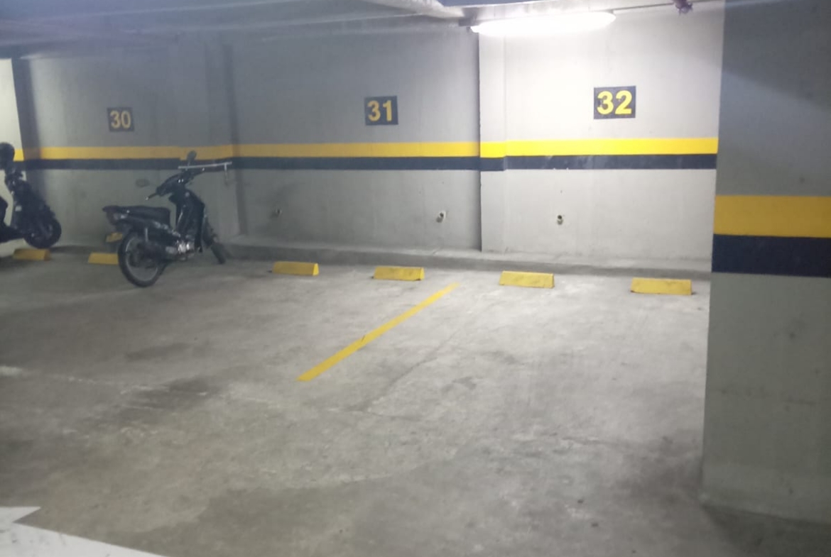 SE ARRIENDA OFICINA EN CENTRO DE NEGOCIOS EN ÁLAMOS PEREIRA