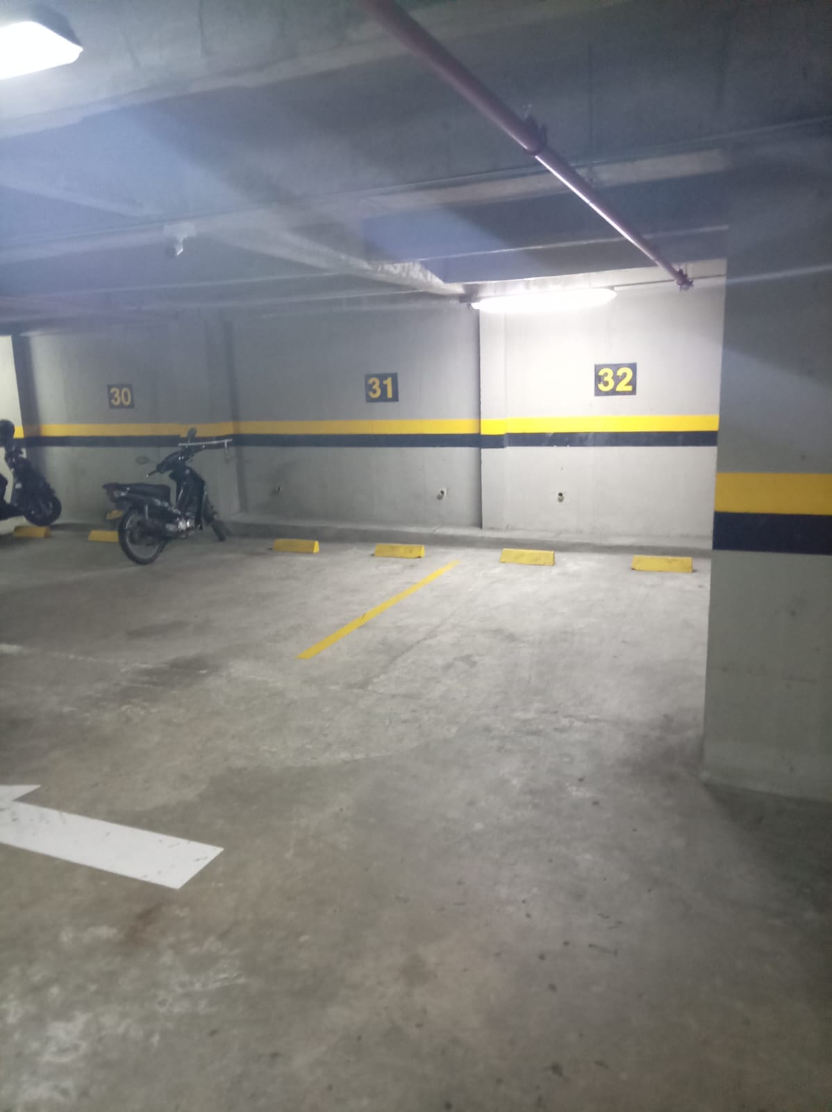 SE ARRIENDA OFICINA EN CENTRO DE NEGOCIOS EN ÁLAMOS PEREIRA