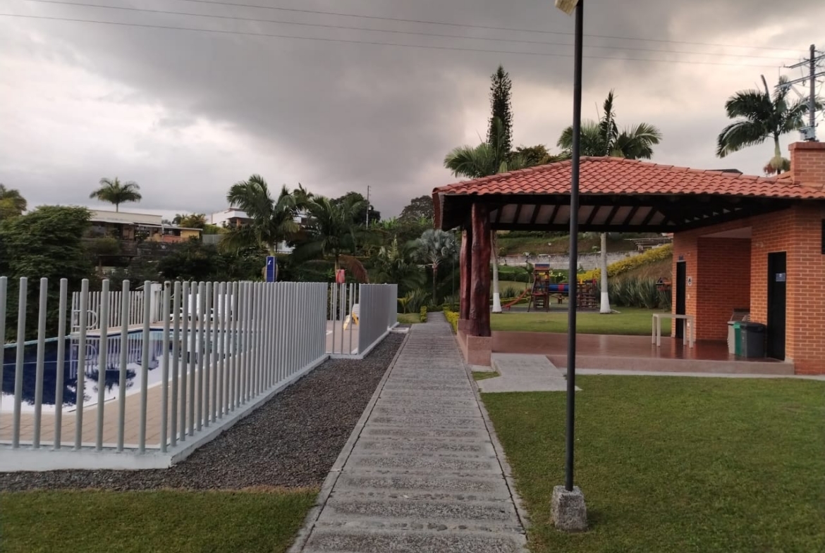 VENDO CASA CAMPESTRE VIA ARMENIA