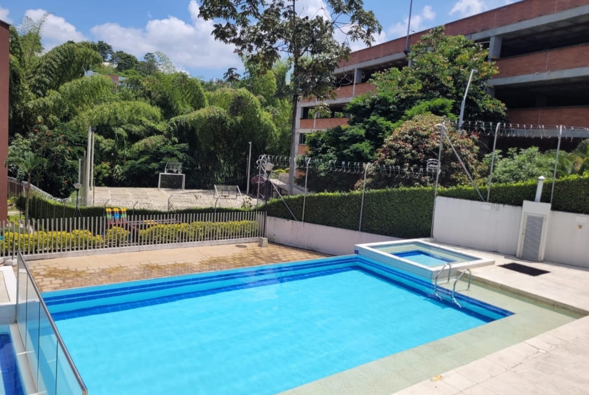 VENDO APARTAMENTO EN AV SUR, SECTOR CORALES 68 M2