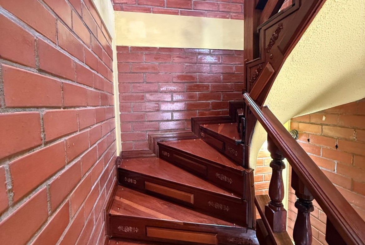 VENDO CASA EN QUINTAS DE JARDIN COLONIAL