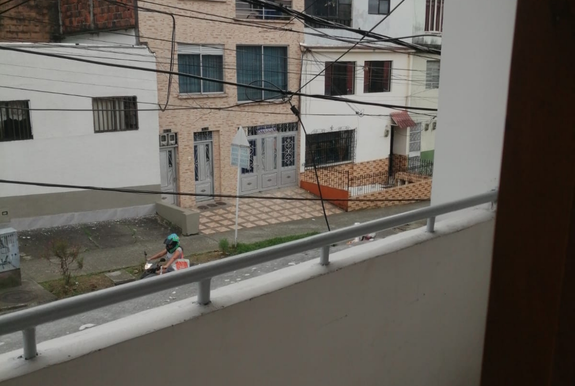 VENDO CASA CON LOCALES CERCA AL CENTRO EN PEREIRA