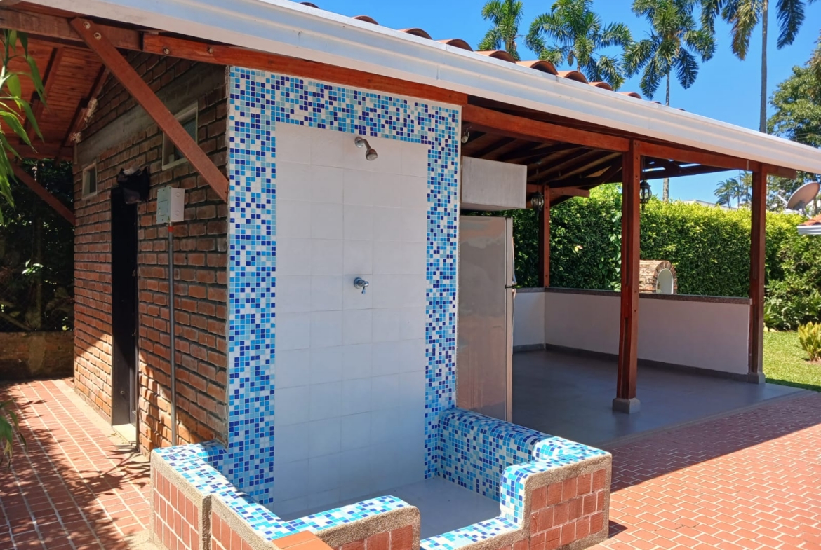 VENDO CASA CAMPESTRE VIA CERRITOS LA VIRGINIA
