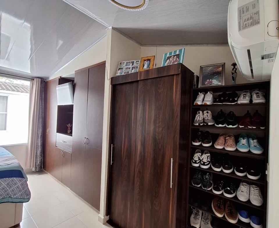 VENDO CASA EN AVENIDA SUR CONJUNTO CERRADO.