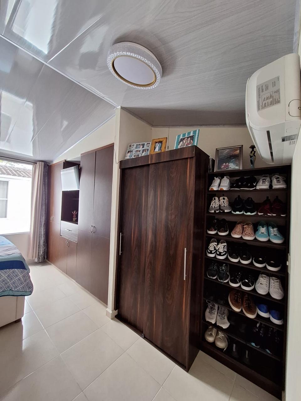 VENDO CASA EN AVENIDA SUR CONJUNTO CERRADO.
