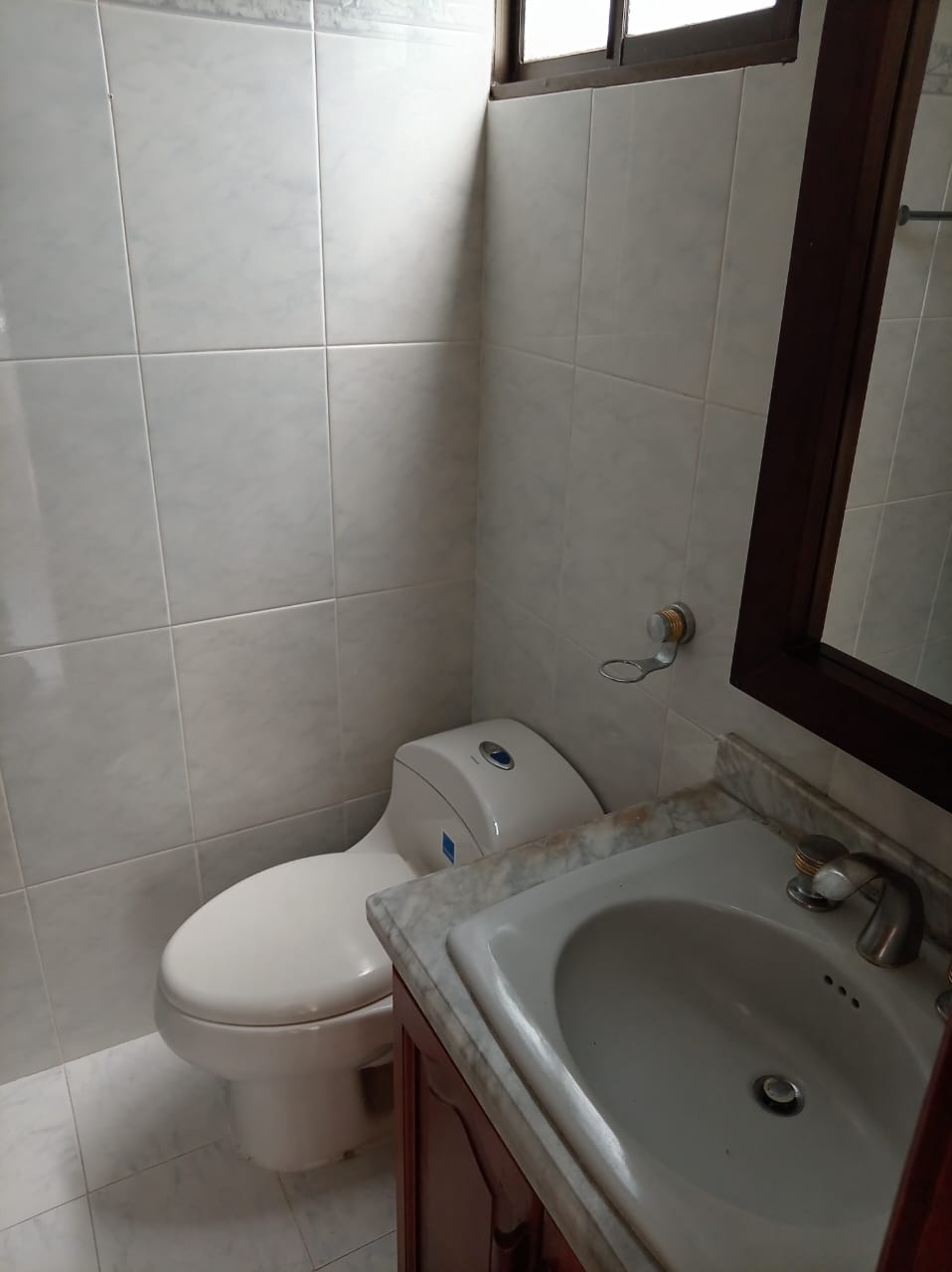 SE VENDE APARTAMENTO CERCA A MEGACENTRO PINARES