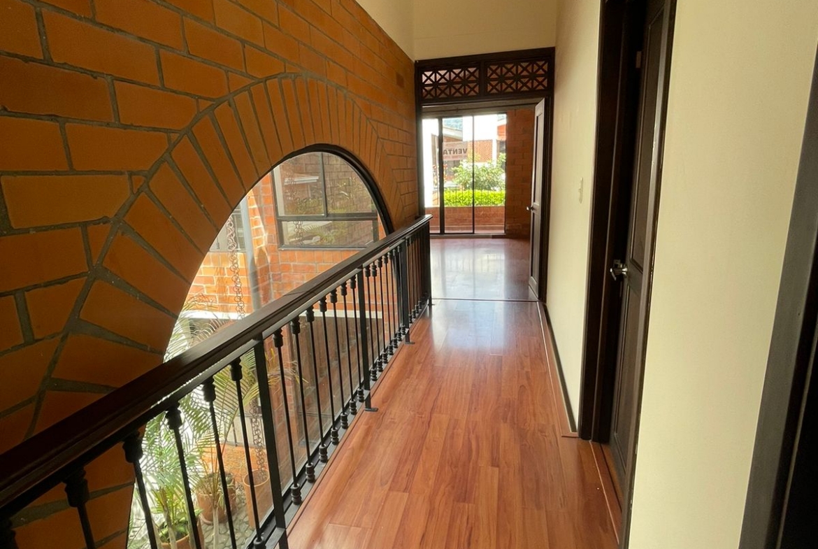 VENDO CASA EN BOMBAY DOSQUEBRADAS