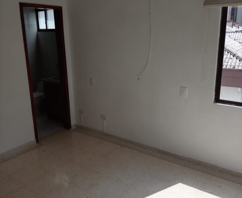 SE VENDE APARTAMENTO CERCA A MEGACENTRO PINARES