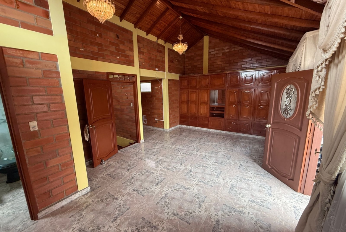 VENDO CASA EN QUINTAS DE JARDIN COLONIAL