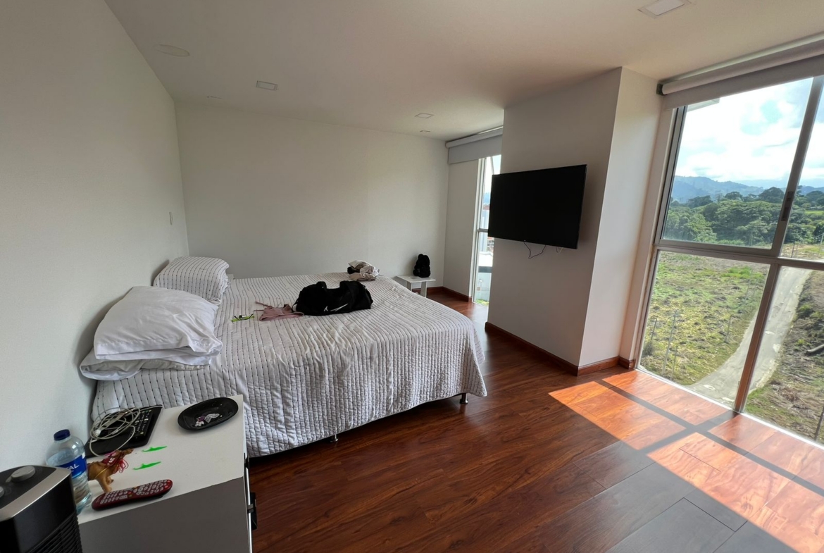 VENDO PENT HOUSE DUPLEX EN EXCLUSIVO SECTOR DE PINARES