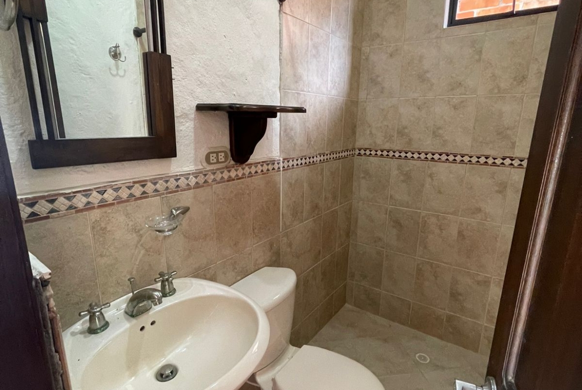 VENDO CASA EN BOMBAY DOSQUEBRADAS
