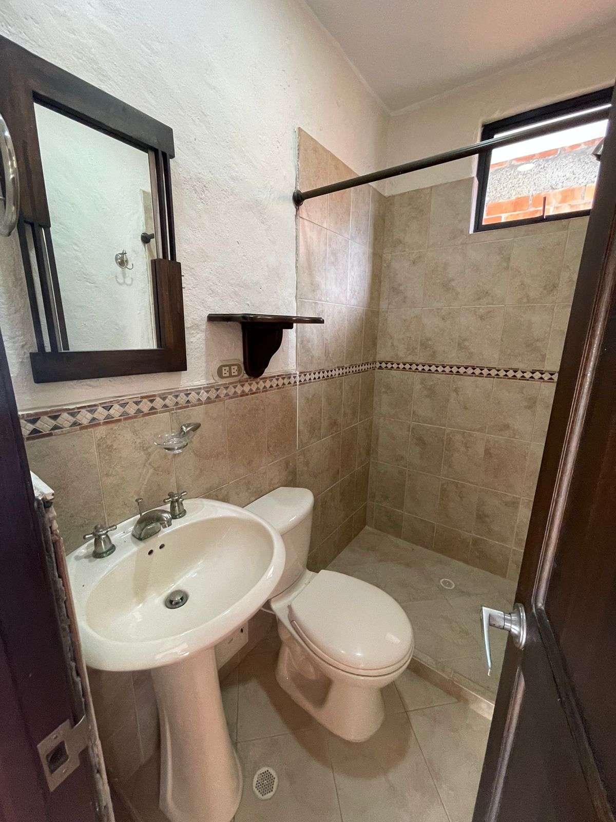 305072620240906031713 VENDO CASA EN BOMBAY DOSQUEBRADAS
