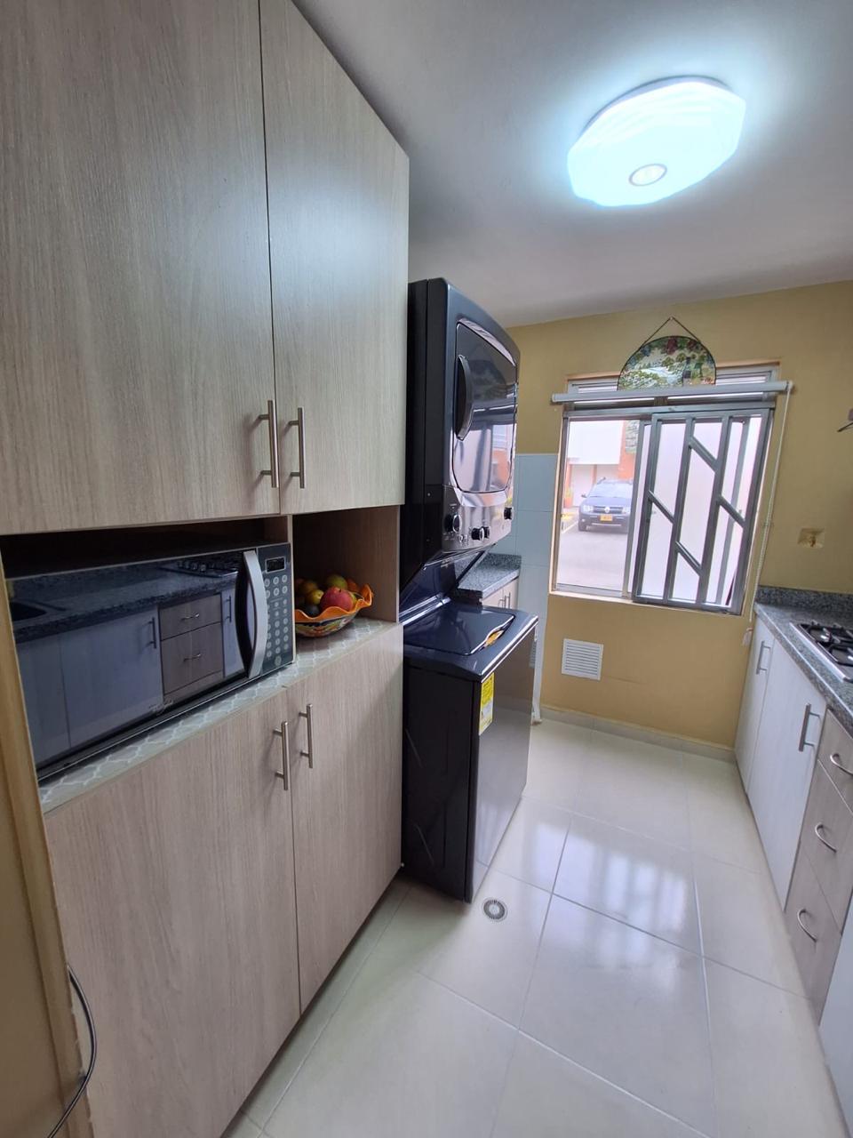 VENDO CASA EN AVENIDA SUR CONJUNTO CERRADO.