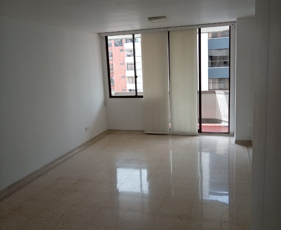 SE VENDE APARTAMENTO CERCA A MEGACENTRO PINARES