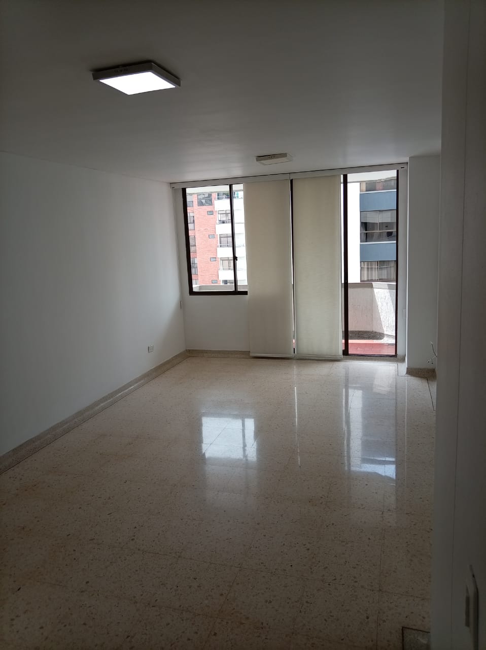 SE VENDE APARTAMENTO CERCA A MEGACENTRO PINARES