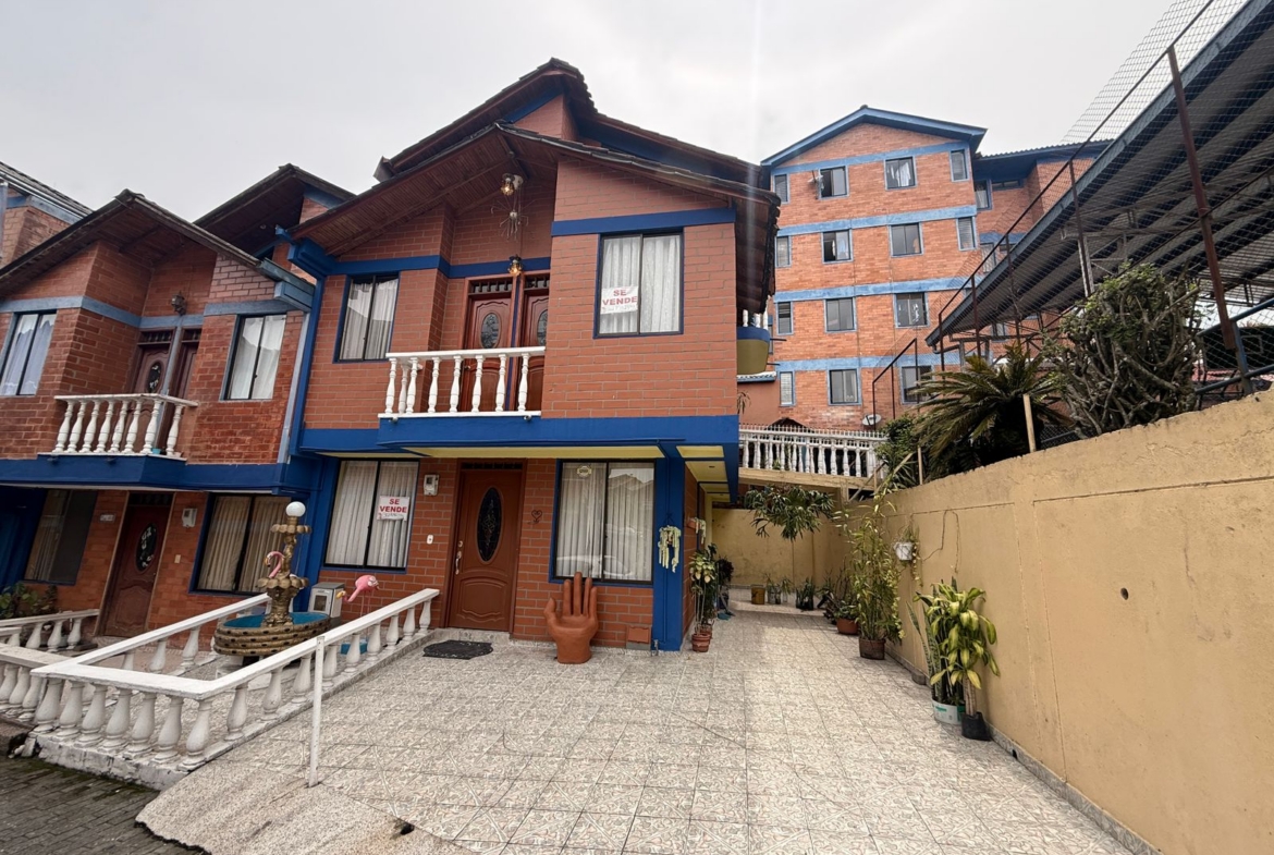 VENDO CASA EN QUINTAS DE JARDIN COLONIAL