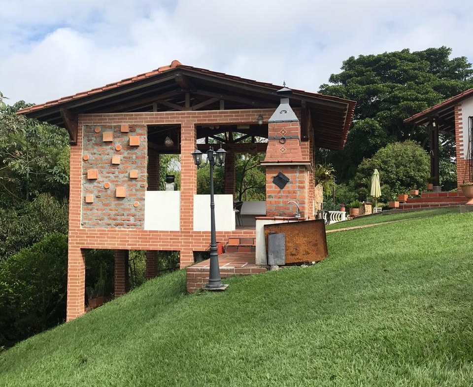 VENDE CASA CAMPESTRE SECTOR CERRITOS