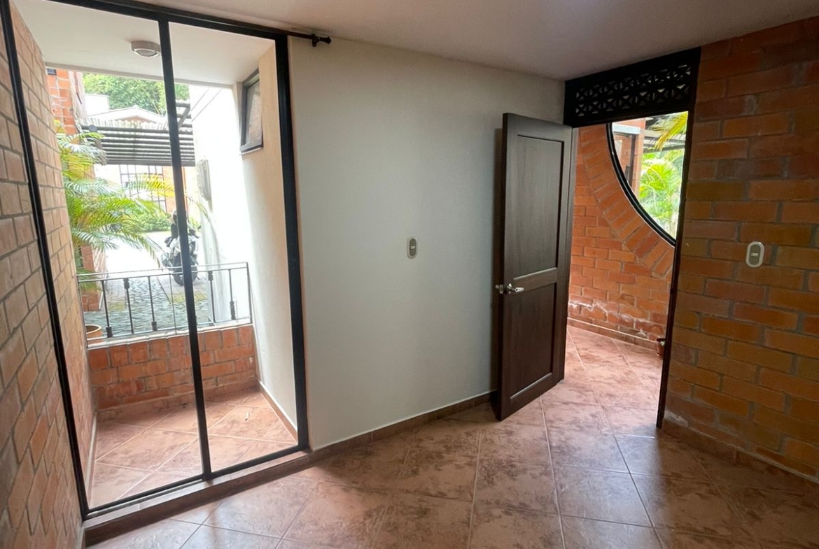 VENDO CASA EN BOMBAY DOSQUEBRADAS