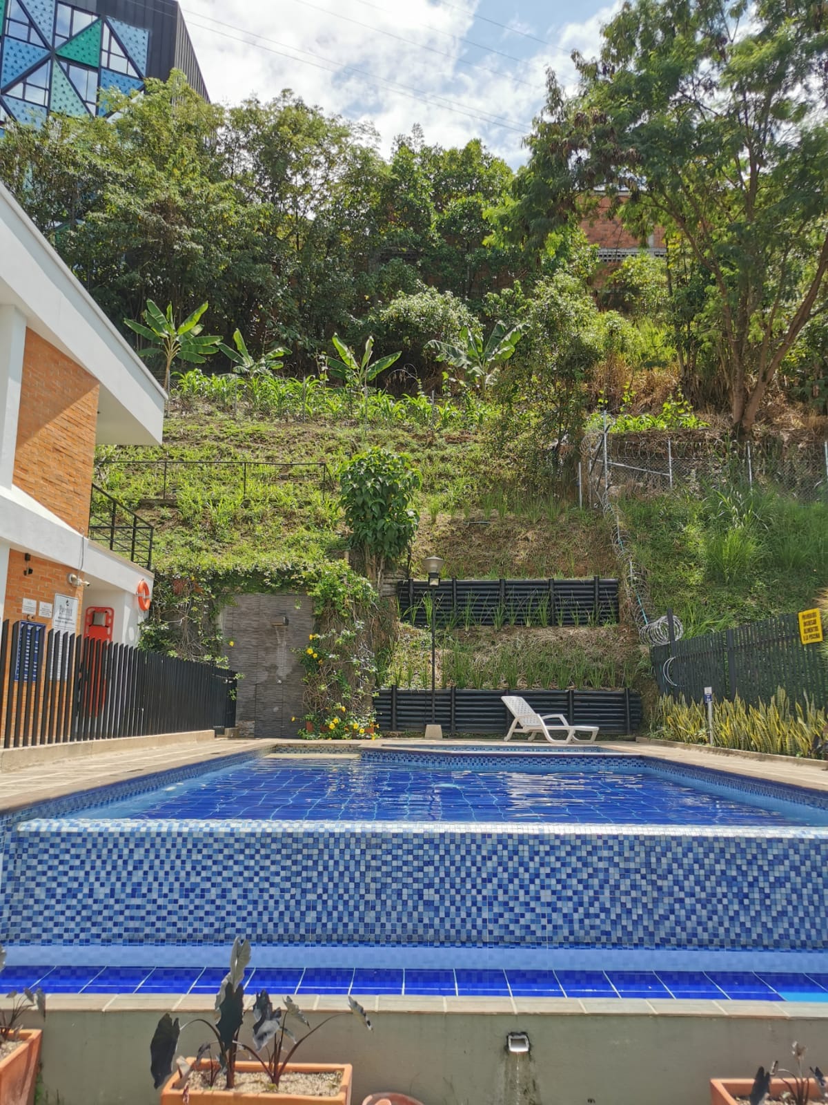 305072720251003030144 VENTA CASA DÚPLEX EN CONJUNTO CERRADO EN BELMONTE.
