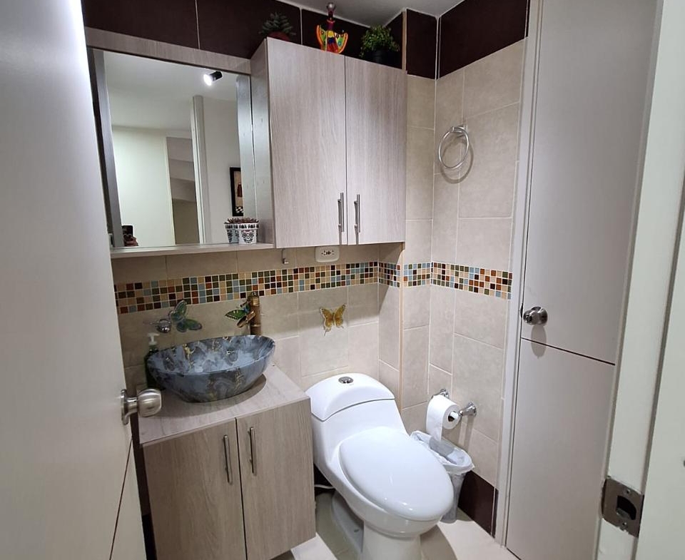 VENDO CASA EN AVENIDA SUR CONJUNTO CERRADO.