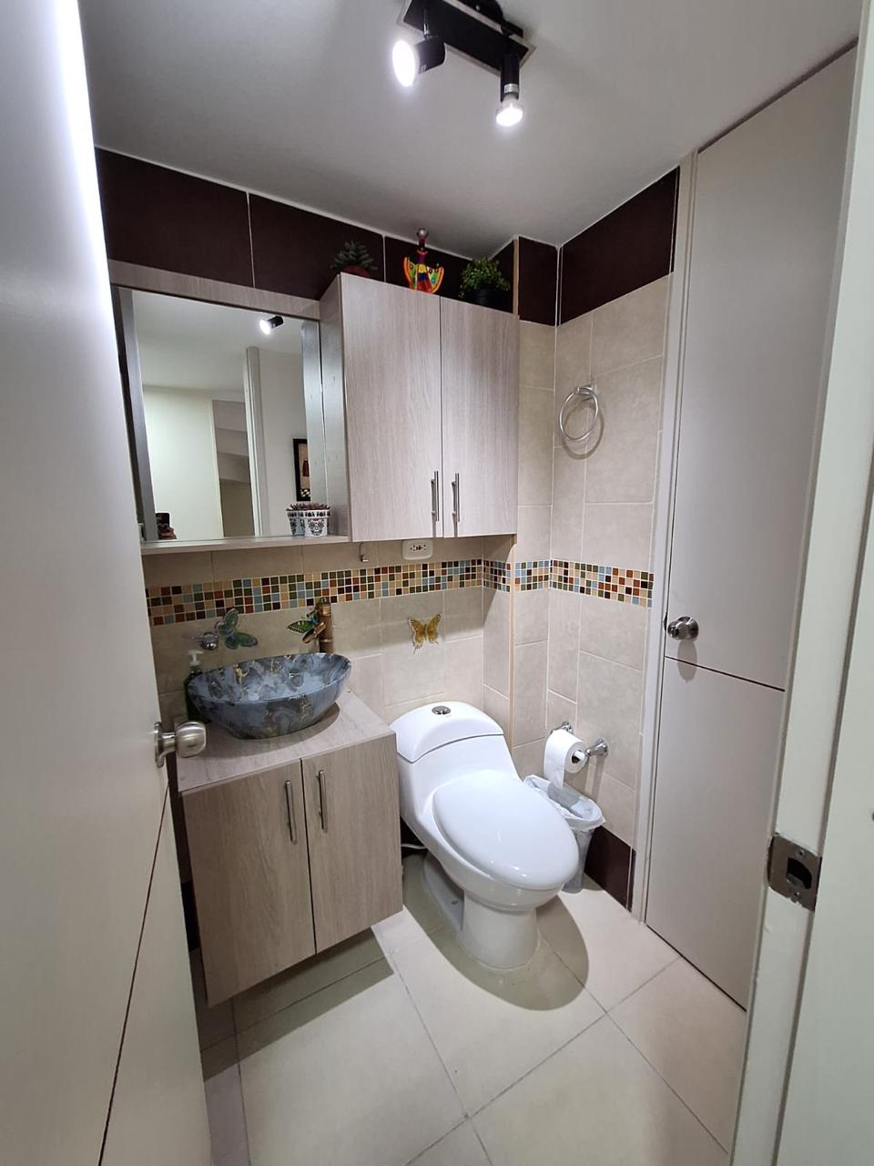VENDO CASA EN AVENIDA SUR CONJUNTO CERRADO.