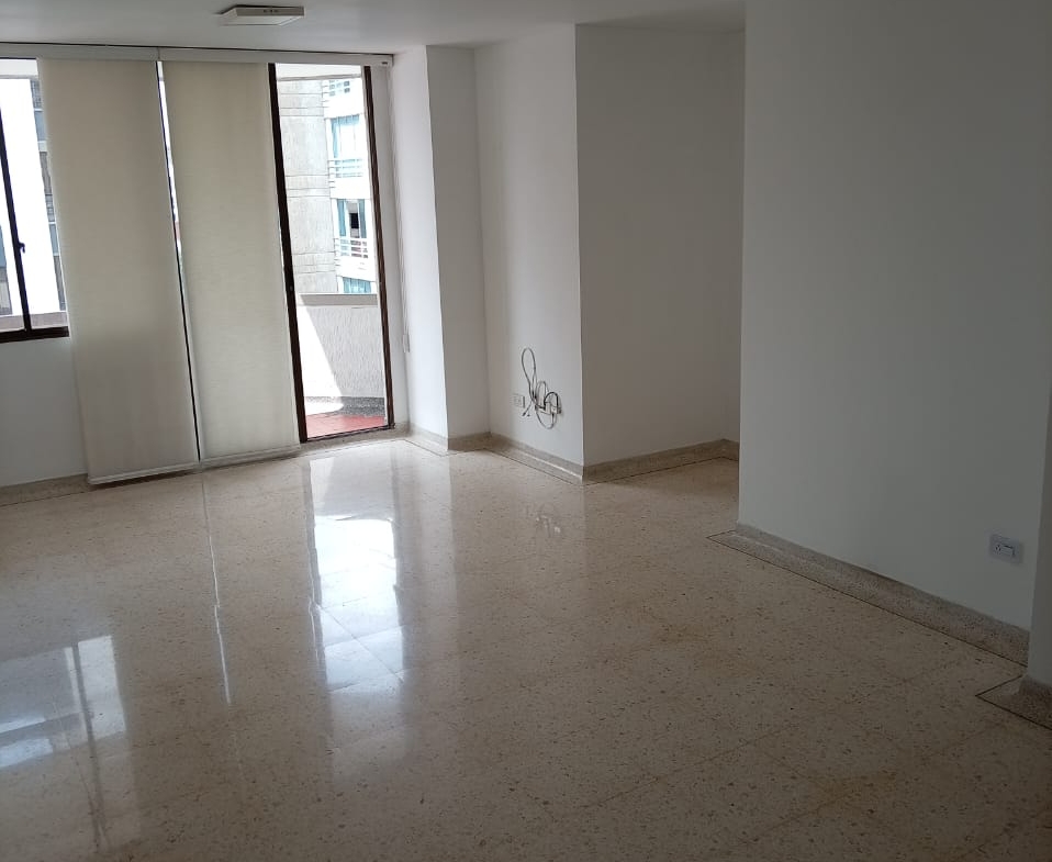SE VENDE APARTAMENTO CERCA A MEGACENTRO PINARES