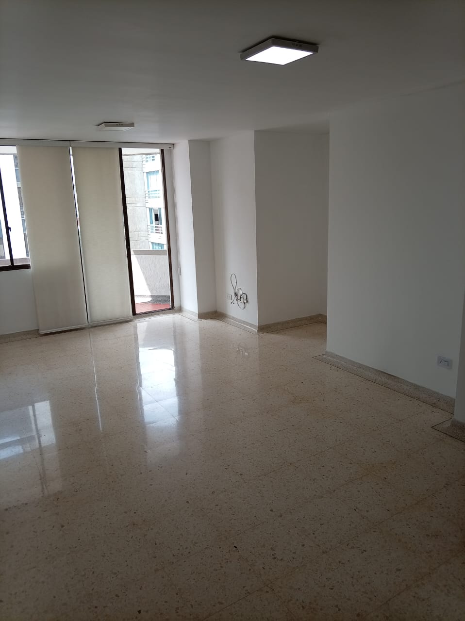 SE VENDE APARTAMENTO CERCA A MEGACENTRO PINARES