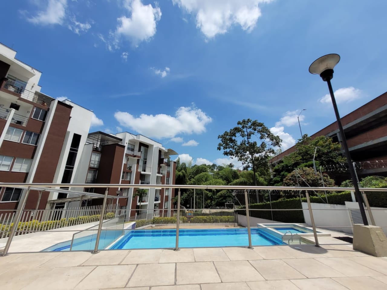 305072720260425045254 VENDO APARTAMENTO EN AV SUR, SECTOR CORALES 68 M2