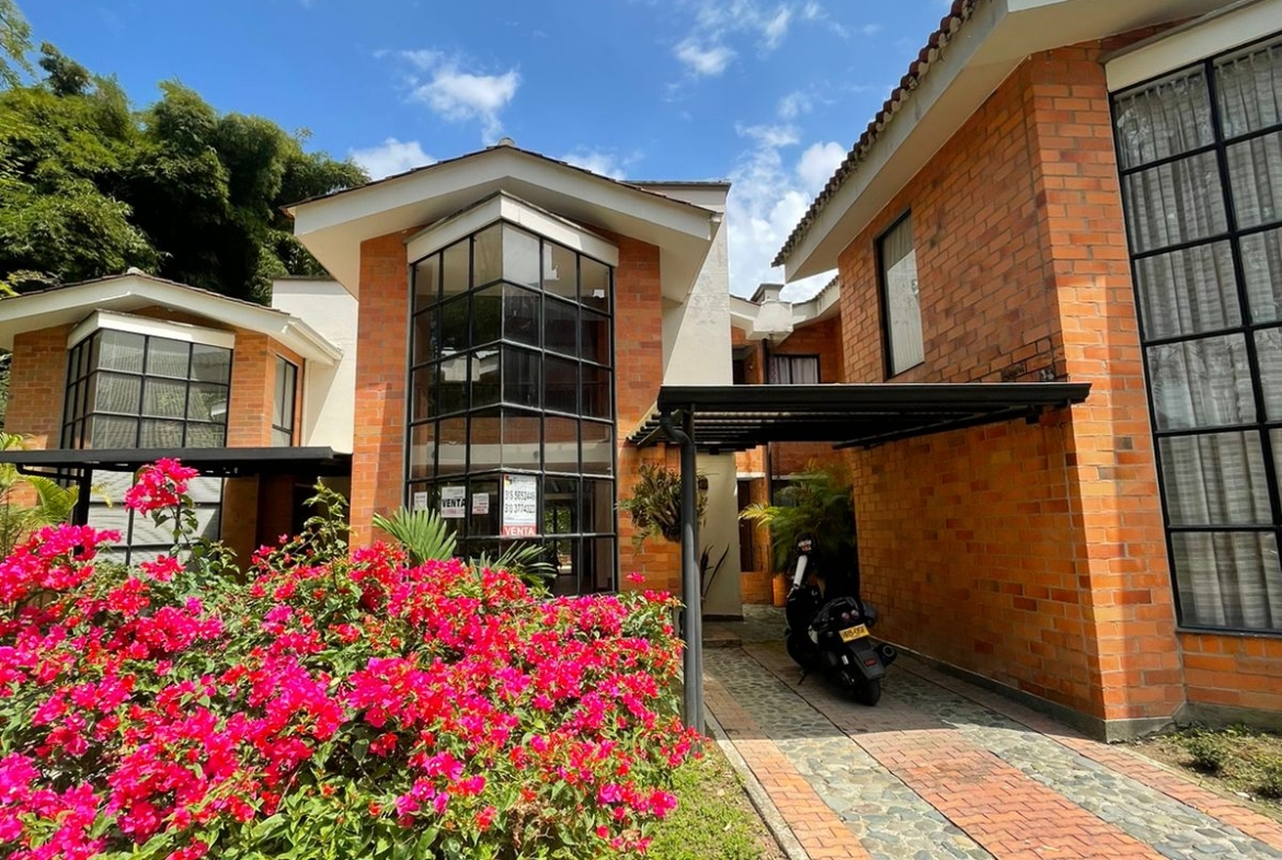 VENDO CASA EN BOMBAY DOSQUEBRADAS
