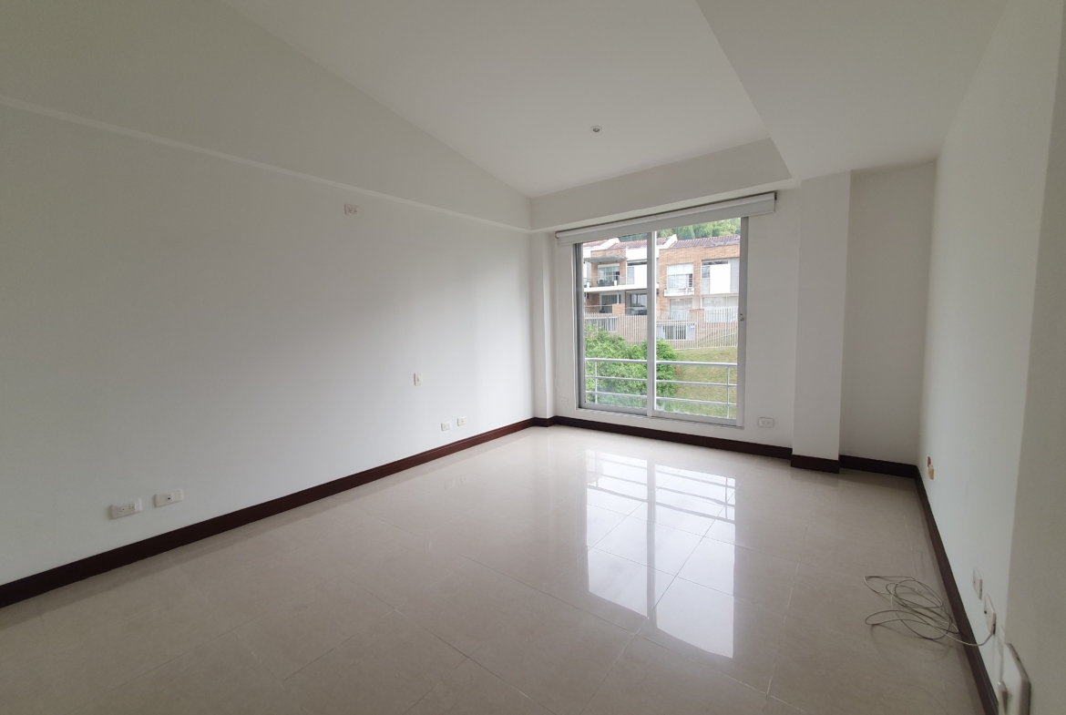 EN VENTA CASA EN PINARES CONJUNTO CERRADO