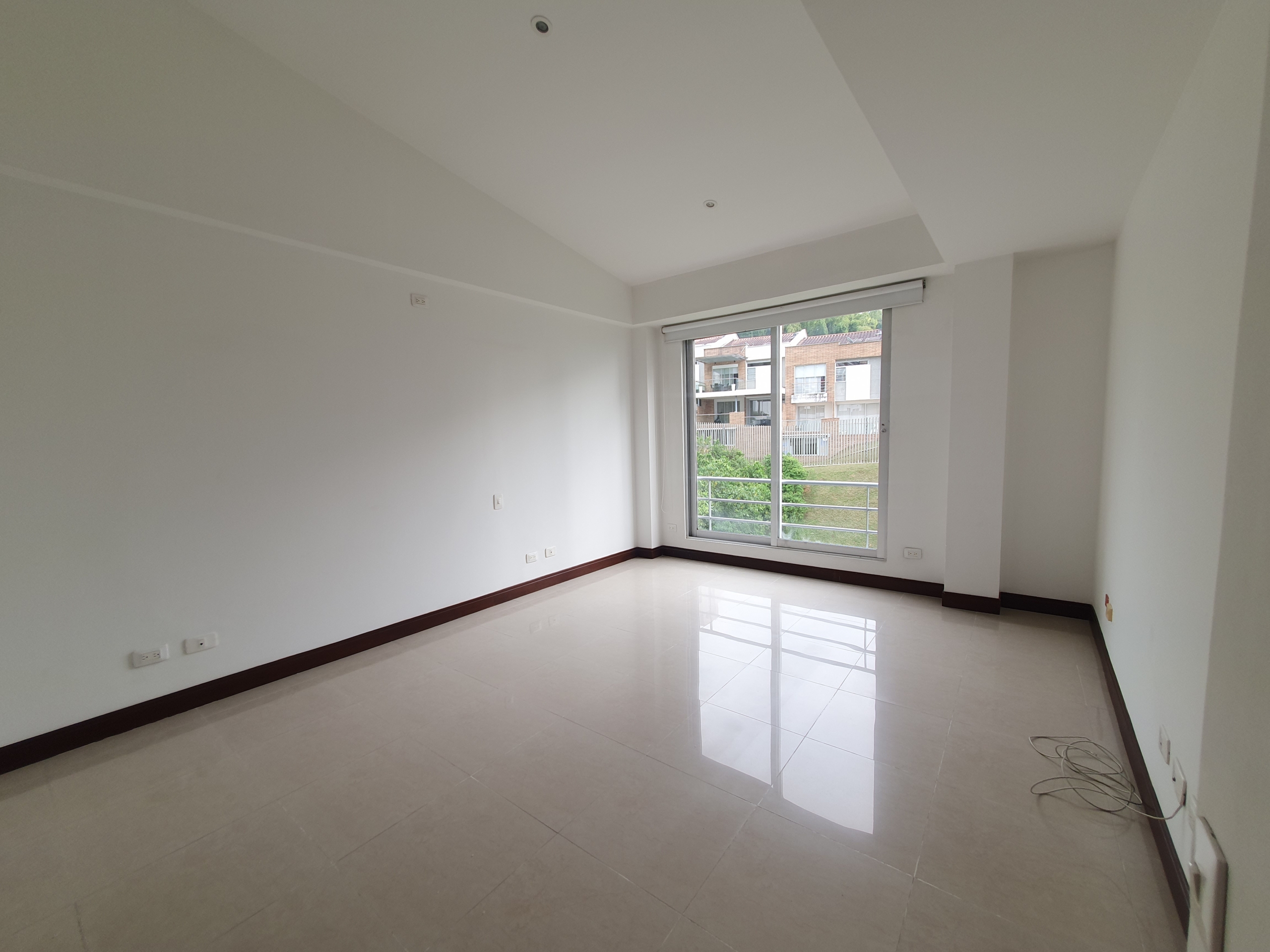 EN VENTA CASA EN PINARES CONJUNTO CERRADO