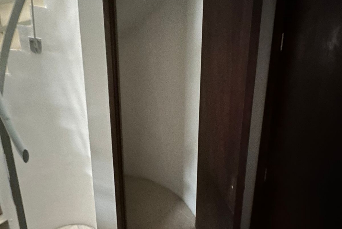 SE RENTA CASA EN SECTOR PINARES