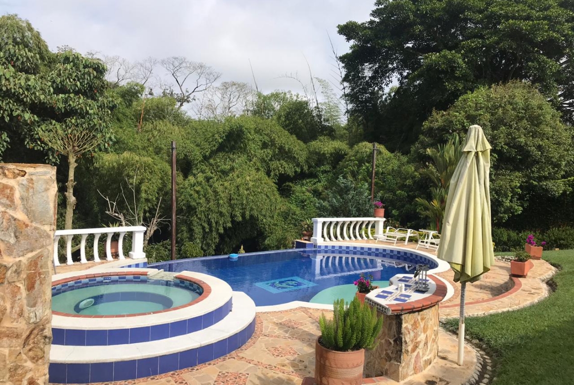 VENDE CASA CAMPESTRE SECTOR CERRITOS