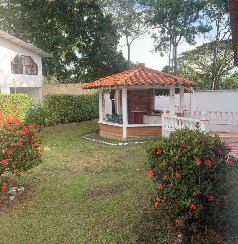 VENTA DE CASA CAMPESTRE EN VITERBO