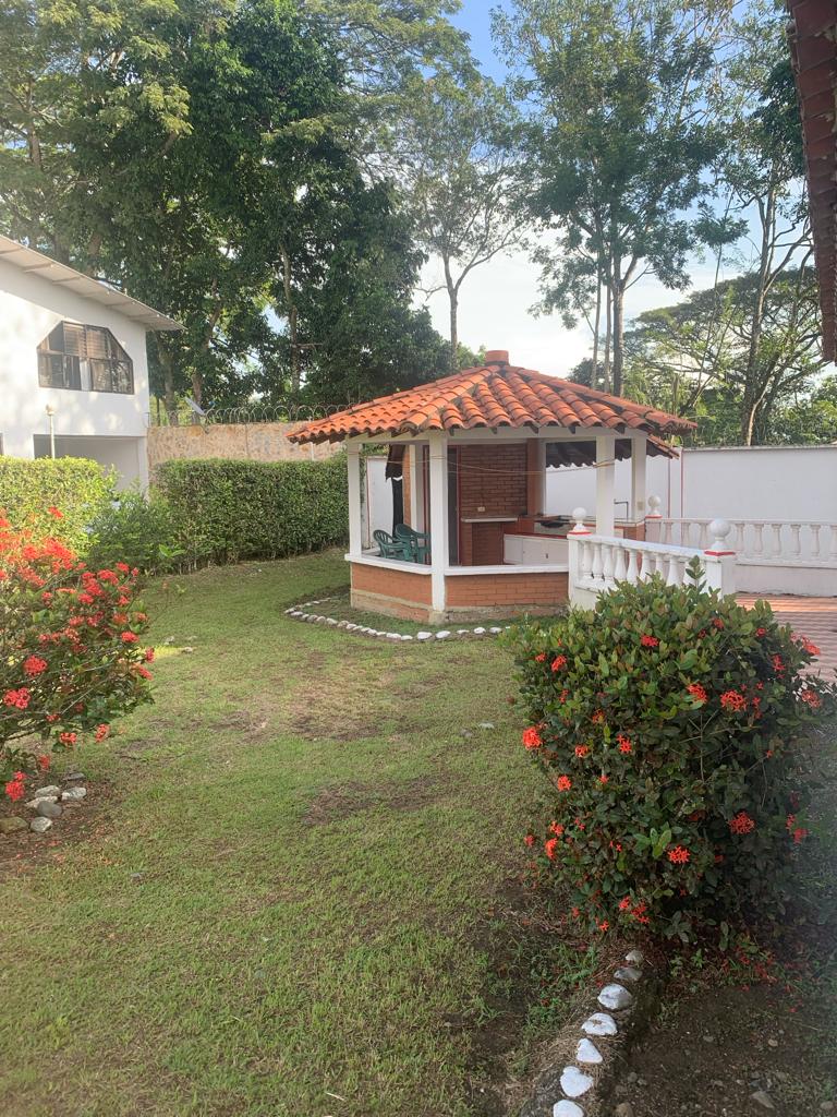 VENTA DE CASA CAMPESTRE EN VITERBO