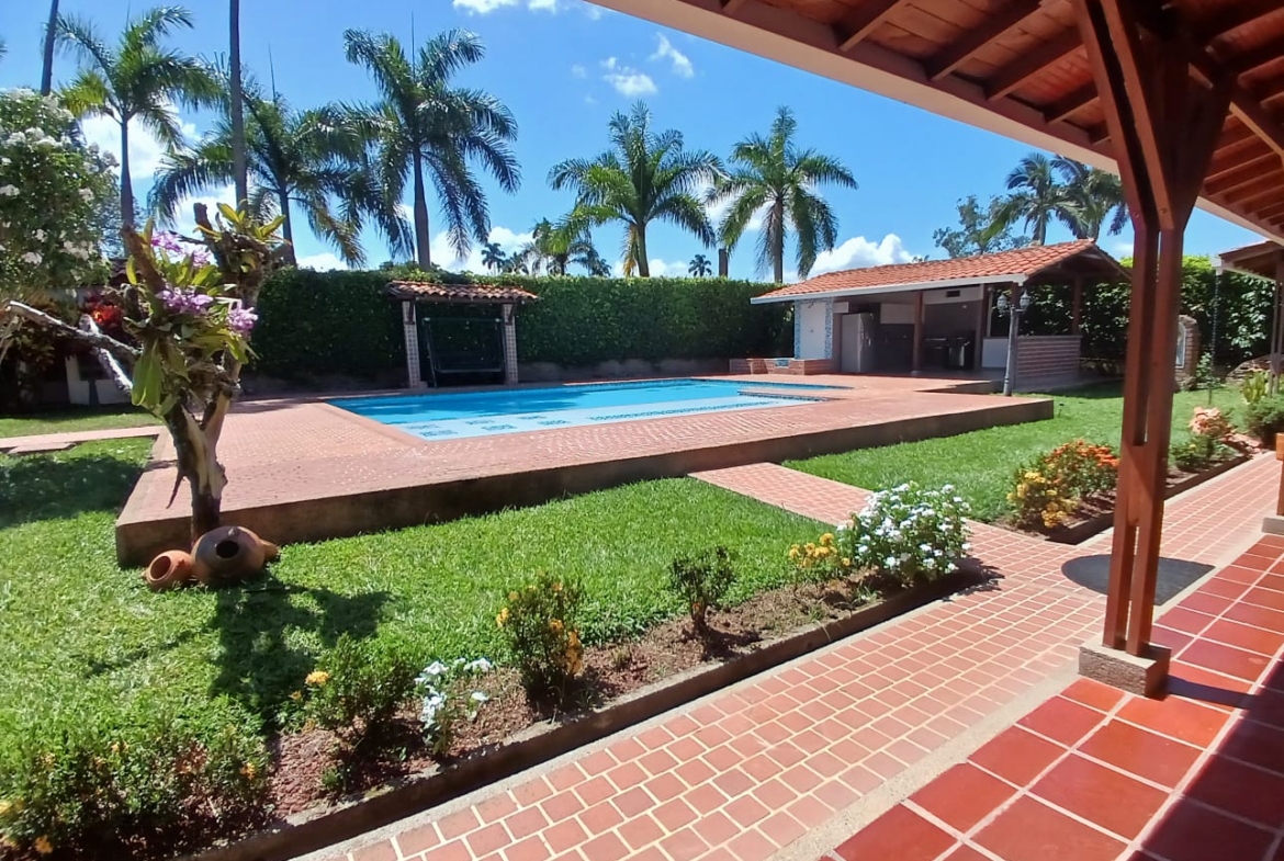 VENDO CASA CAMPESTRE VIA CERRITOS LA VIRGINIA